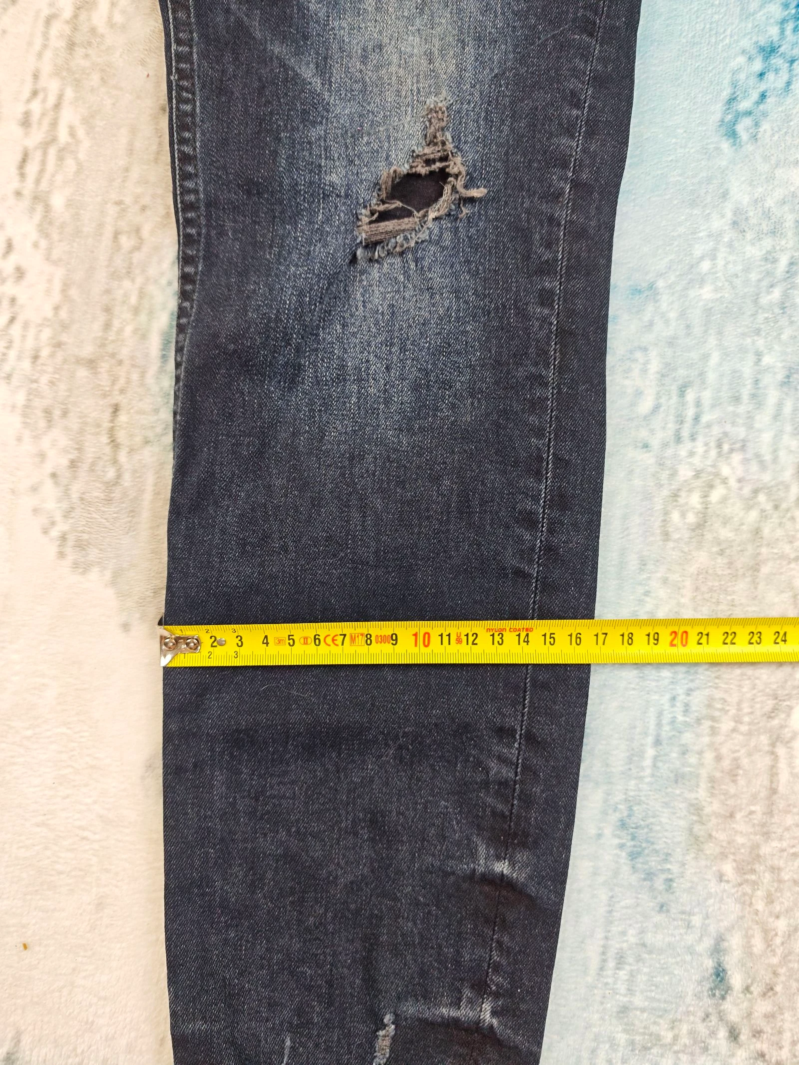 Pull&Bear Calças Skinny Ripped para Homem com Bainha Bruta e Estilo Y2K Streetwear Azul Escuro Tamanho 40 – photo 8
